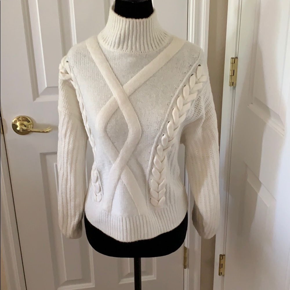 ELIZABETH AND JAMES CROP WINTER WHITE SWEATER L